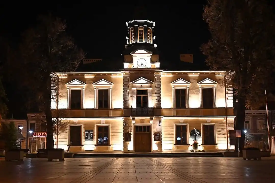 Władze Nowego Targu skorygują podświetlenie zabytkowego Ratusza