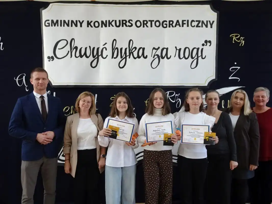 Łapsze Niżne: Gminny konkurs ortograficzny rozstrzygnięty. Młodzi Lingwiści znakomicie poradzili sobie z „Bykami”.