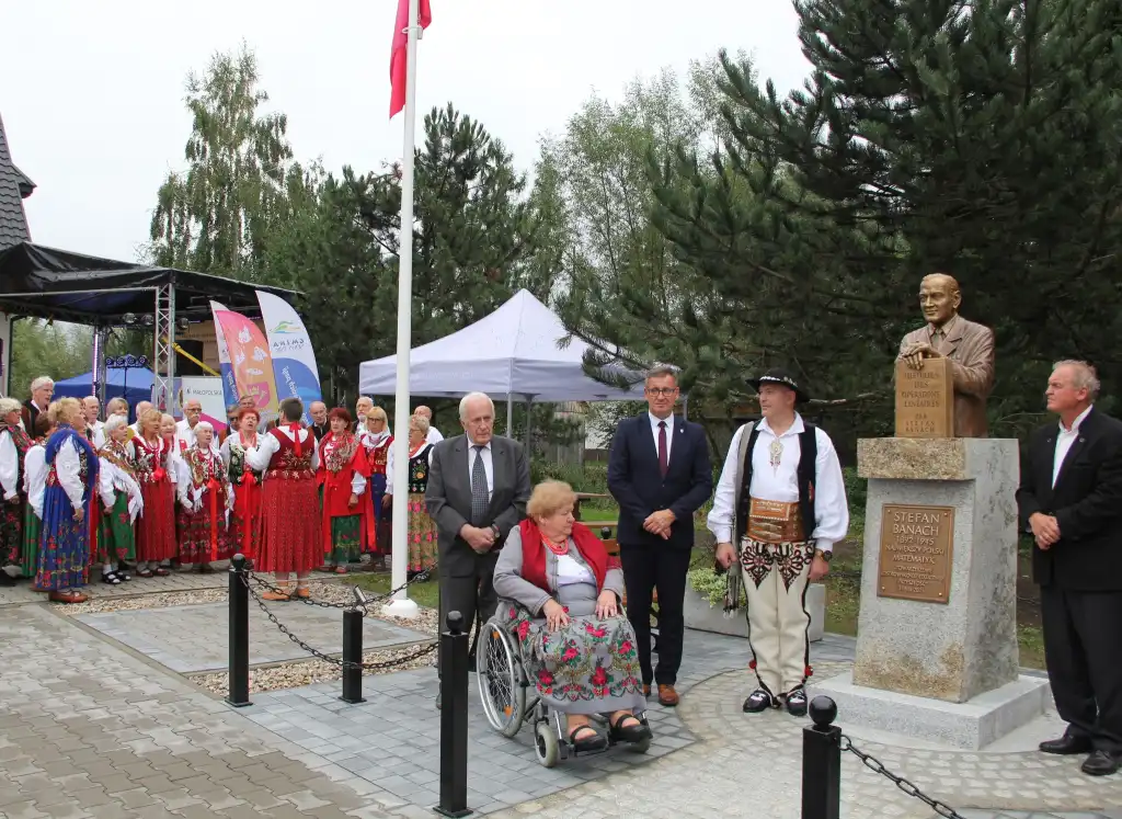 W Ostrowsku odsłonięto pomnik słynnego matematyka