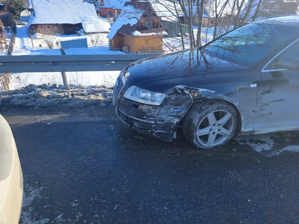 Kolizja trzech samochodów na DK47 w Poroninie. Jedna osoba ranna