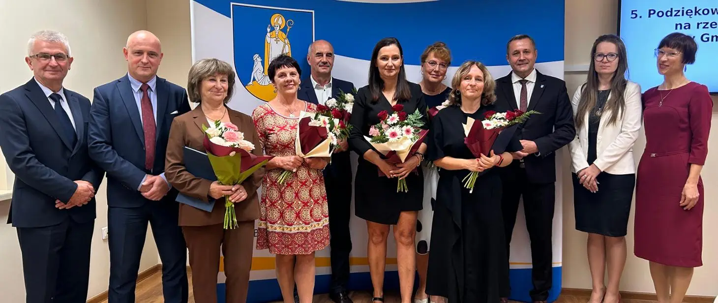 Pożegnania i zmiany przed nowym rokiem szkolnym. Czworo nauczycieli z gminy Raba Wyżna odchodzi na emeryturę