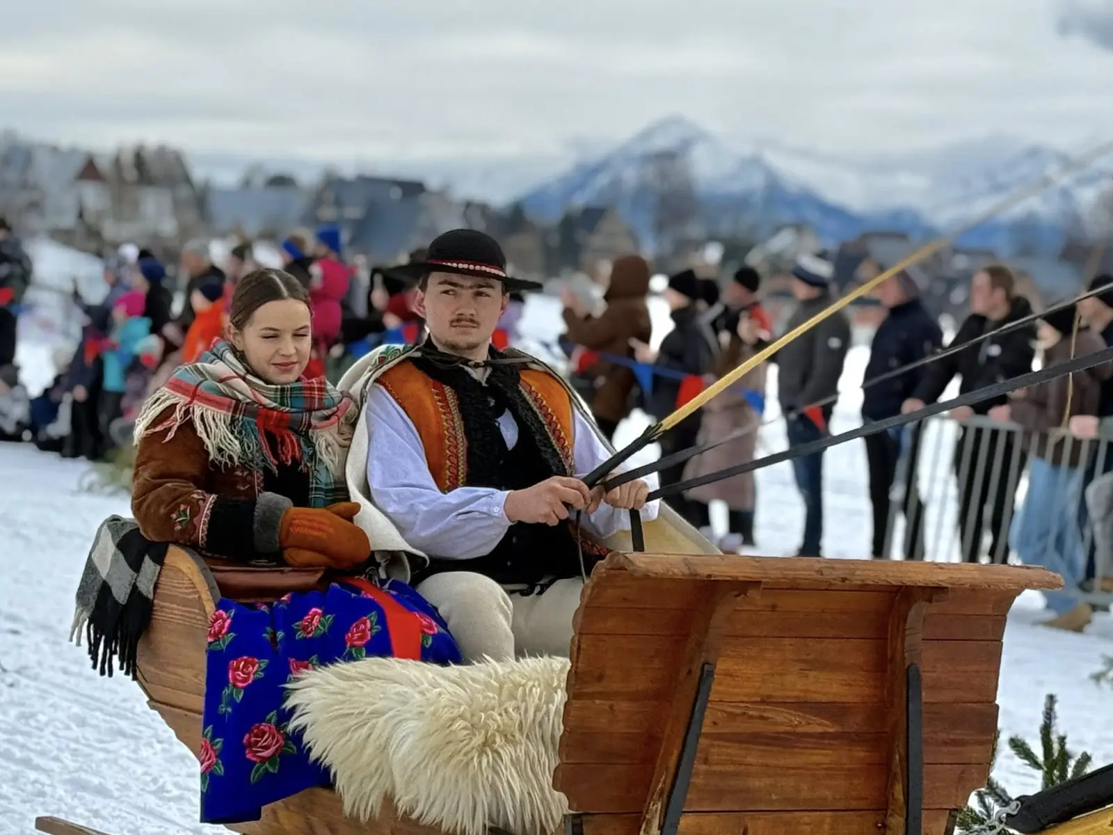 Tradycyjne zaprzęgi i konie w sercu Zębu. Dzisiaj Parada Gazdowska na Bartolskim Wierchu