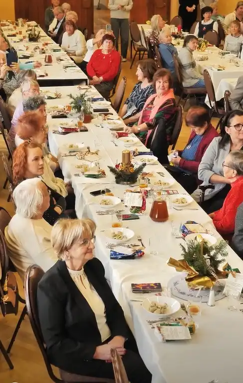 Świąteczna atmosfera w Zakopanem. Seniorzy spotkali się przy opłatku