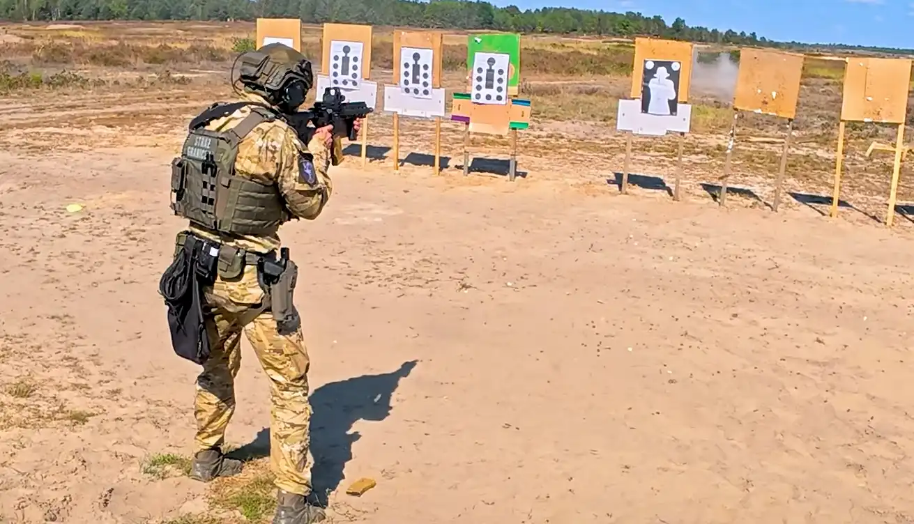 Pięciodniowe zgrupowanie funkcjonariuszy KaOSG i PSG w Krakowie–Balicach