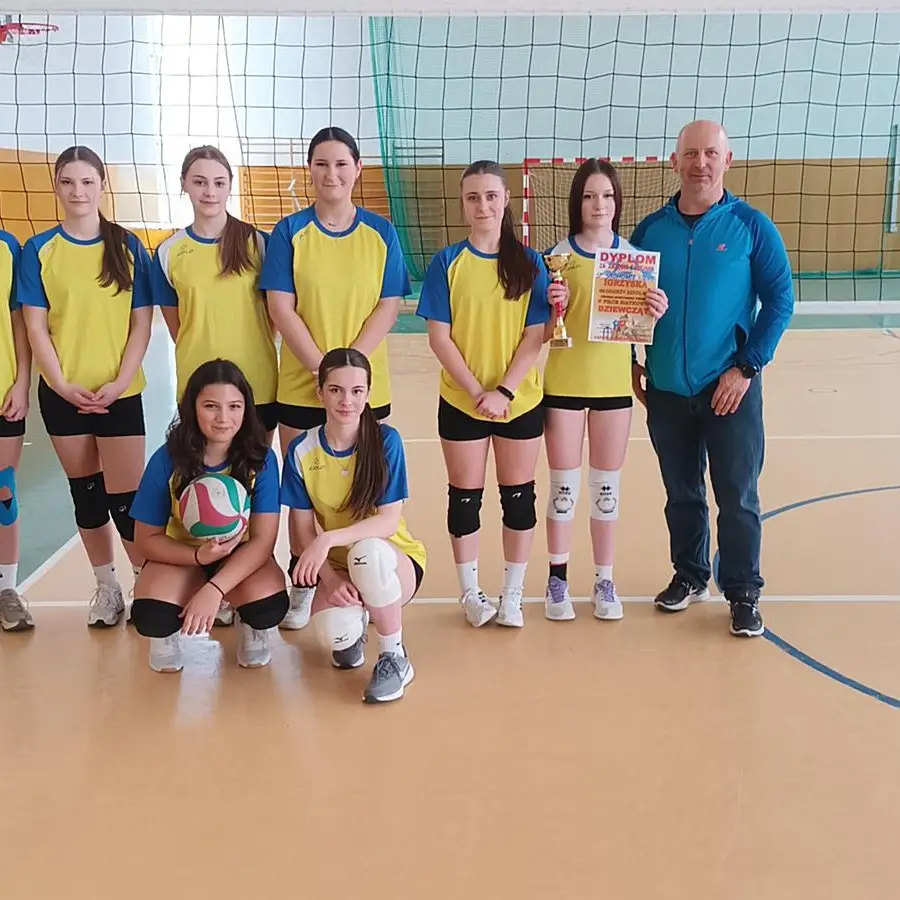 Podwójne zwycięstwo uczniów ze Sromowiec Niżnych w siatkówce, zdominowali turniej. Dwa złota dla jednej szkoły Podwójne zwycięstwo uczniów ze Sromowiec Niżnych w siatkówce, zdominowali turniej. Dwa złota dla jednej szkoły