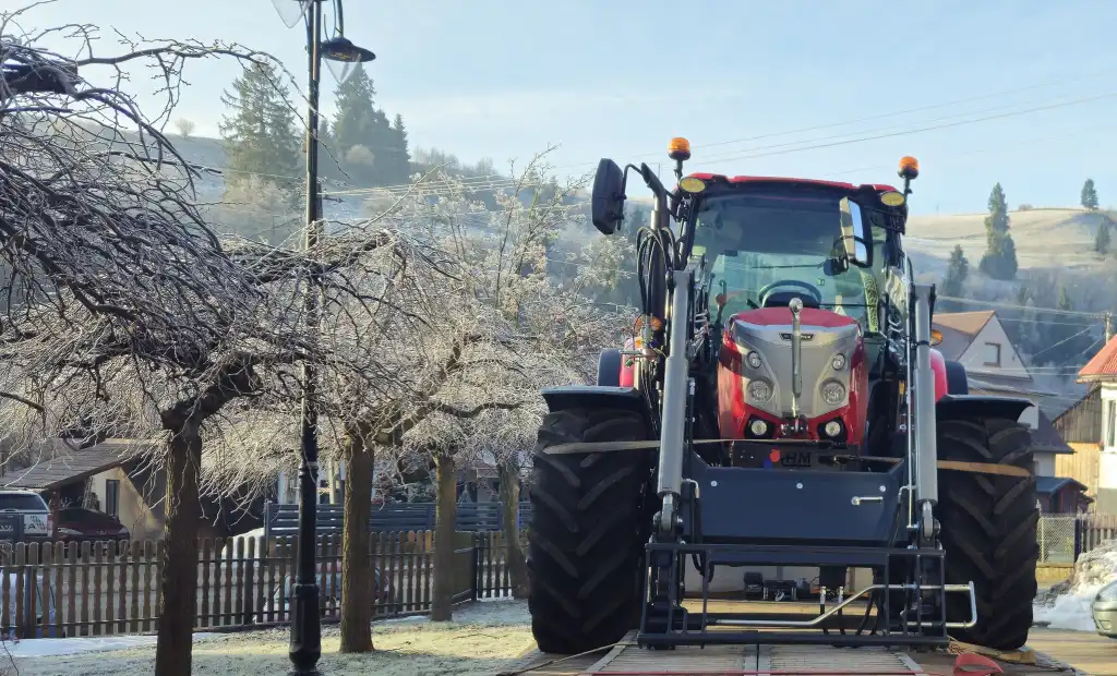 Sprzęt na trudne czasy. Gmina Łapsze Niżne odebrała ciągnik za prawie 500 tyś.