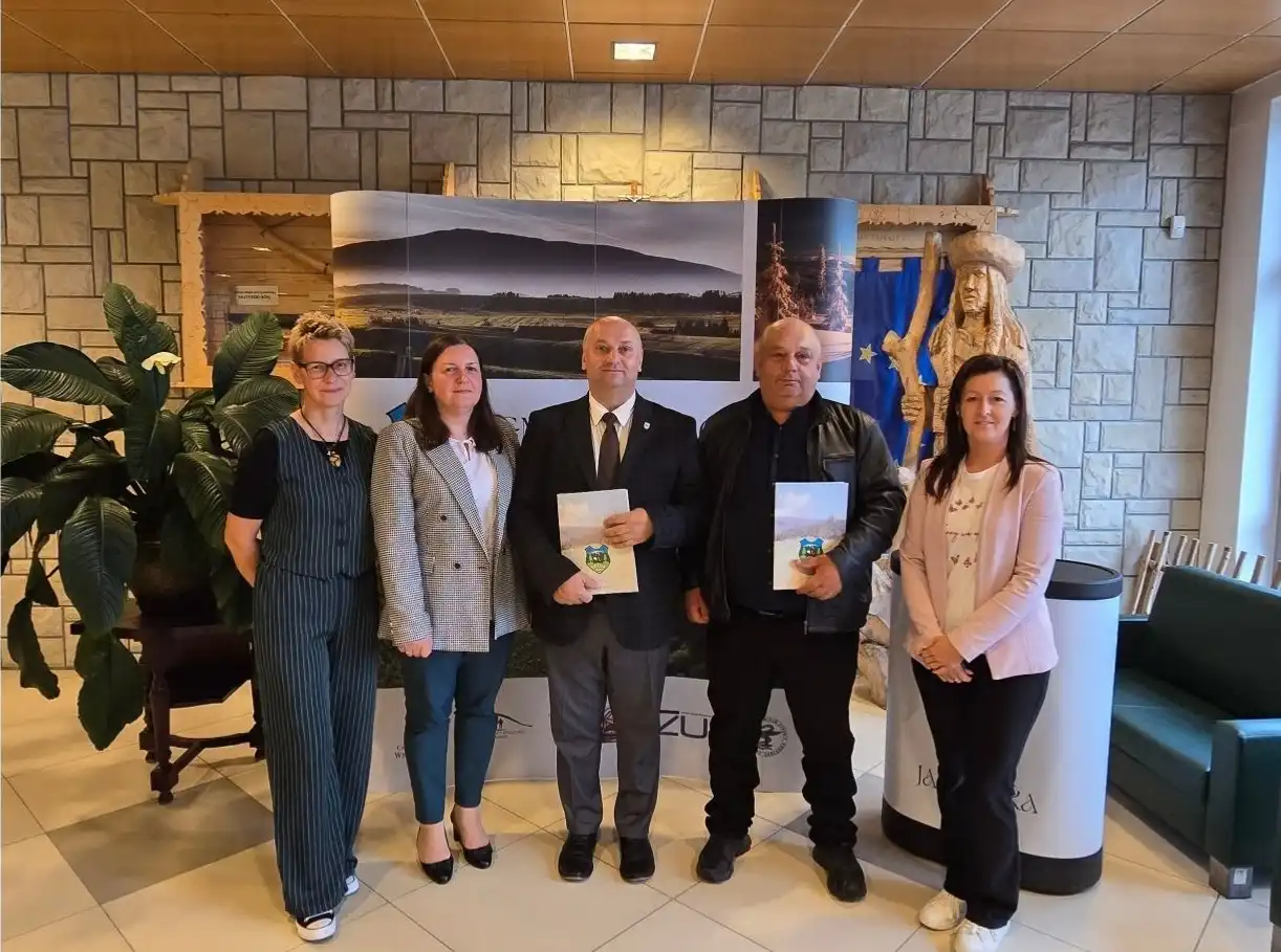 Nowy chodnik i oświetlenie w Jabłonce. Podpisano umowę na realizację inwestycji