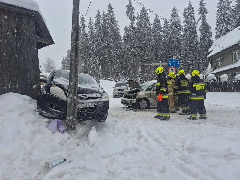 Leśnica-Groń. Kolizja bez rannych, na miejscu straż i policja