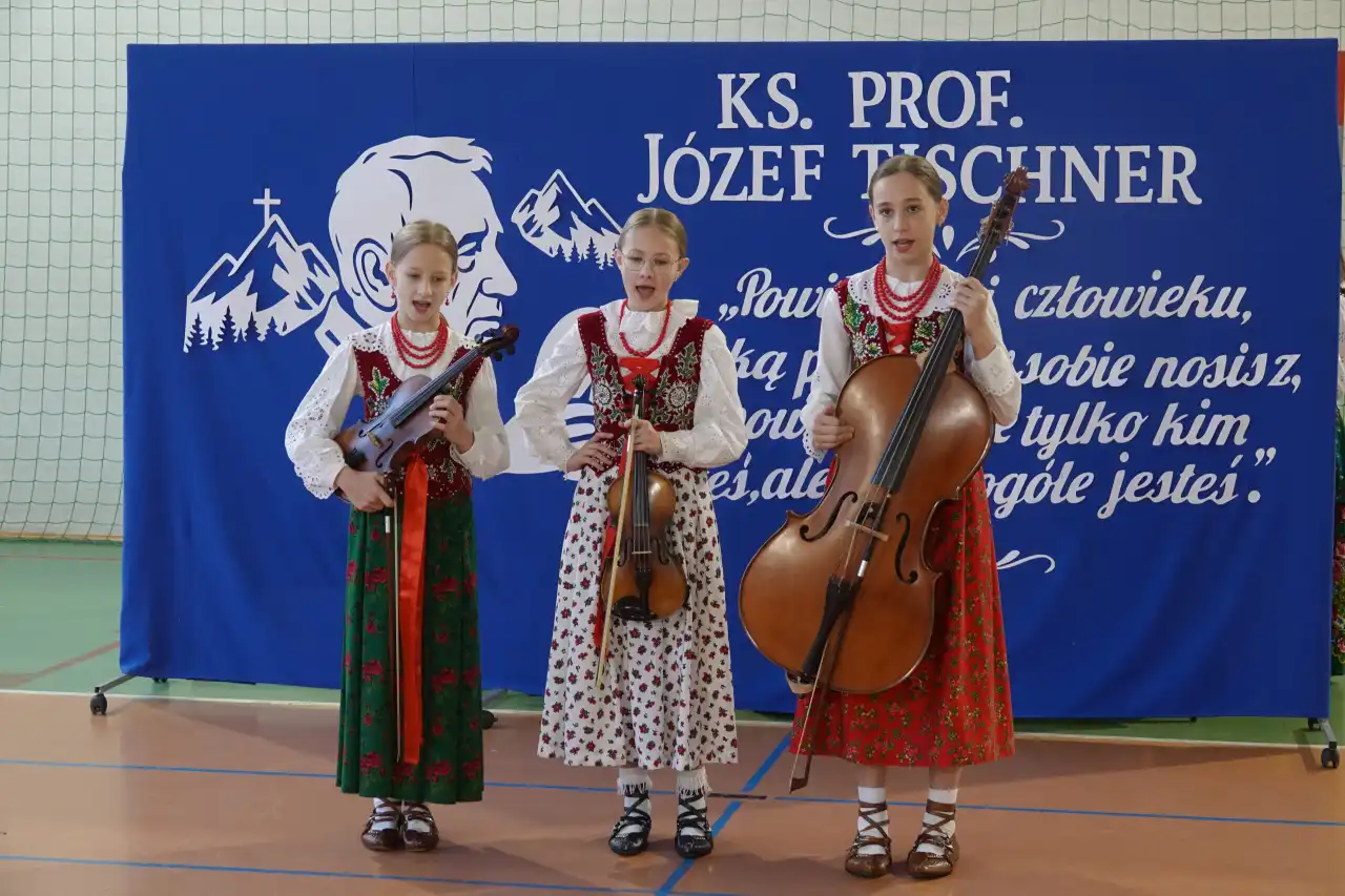Święto Patrona Szkoły w Ochotnicy Dolnej: hołd dla ks. prof. Józefa Tischnera