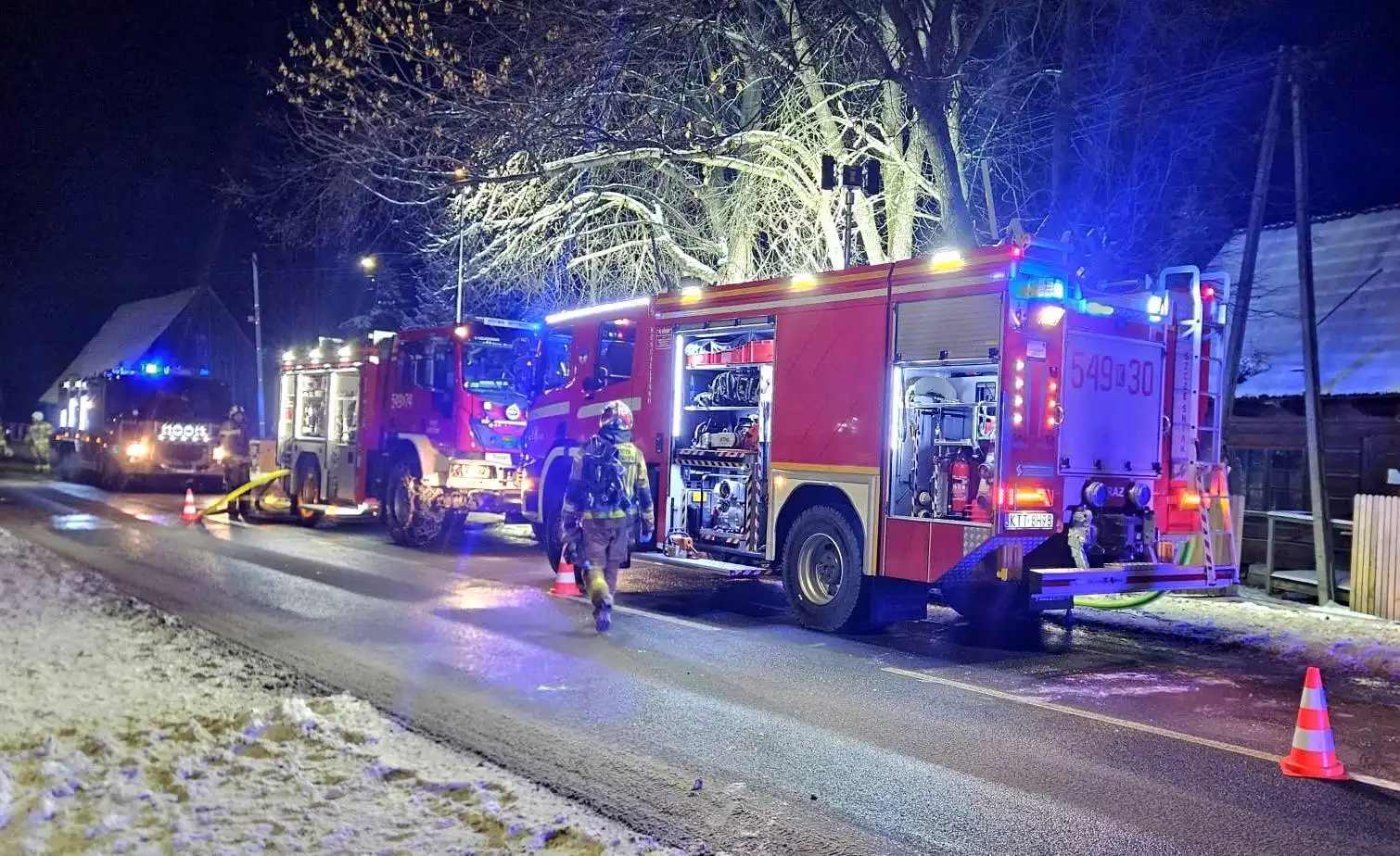 Od Białego Dunajca po Nowe Bystre w dwie godziny, cztery płonące budynki. Wyczerpująca noc strażaków z Podhala