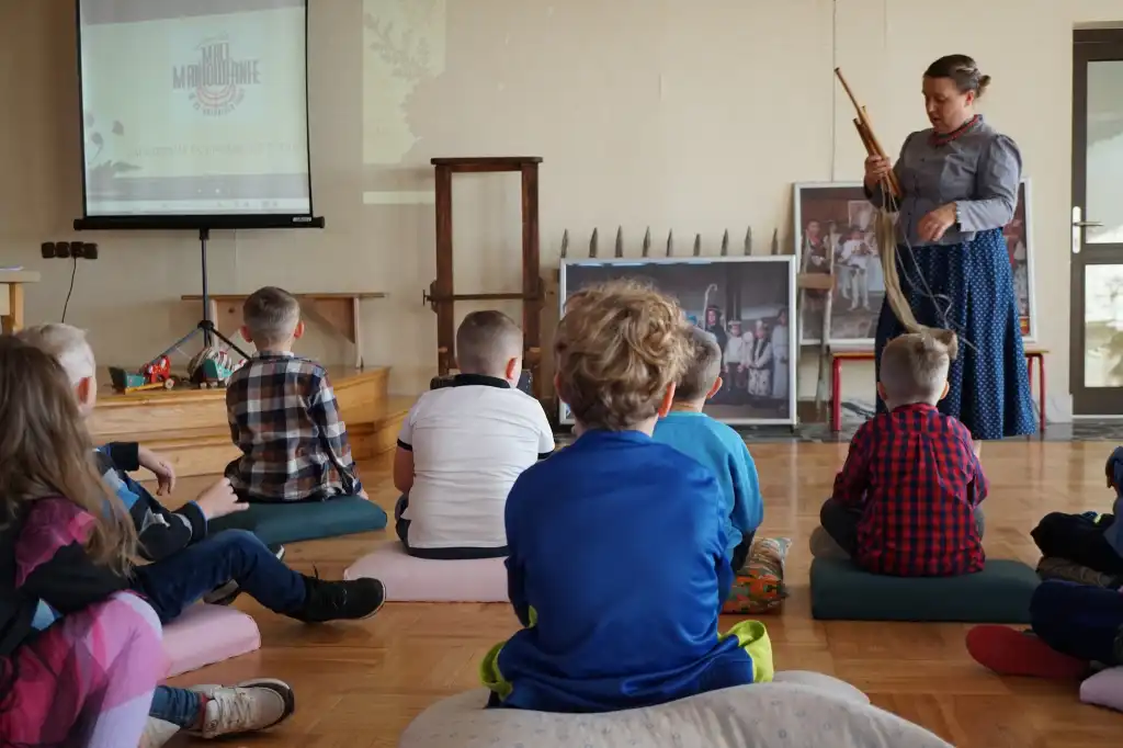 Mali Maniowianie i Orkiestra Dęta zachęcają dzieci do muzyki i tradycji