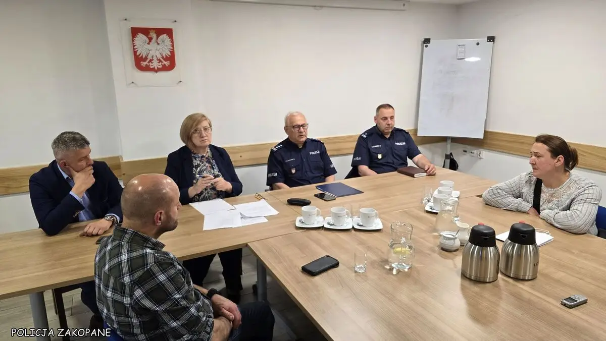 Quady i motocykle niszczą prywatne tereny. O problemie rozmawiano w Poroninie