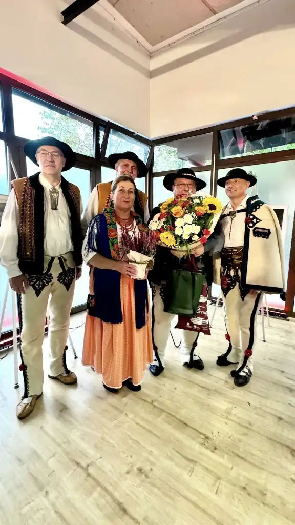 Podhalańska sztuka w nowym wydaniu. Jubileuszowa wystawa w Zakopanem