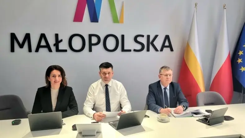 Strażacy z nowym sprzętem, gminy z PSZOK. Decyzje zarządu województwa