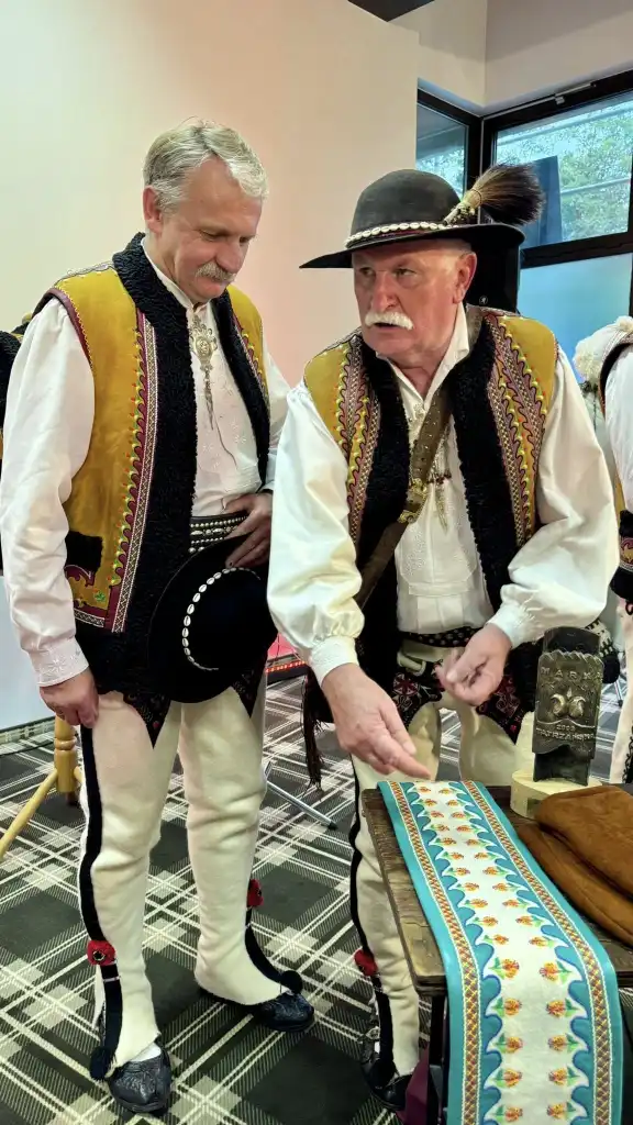 Podhalańska sztuka w nowym wydaniu. Jubileuszowa wystawa w Zakopanem