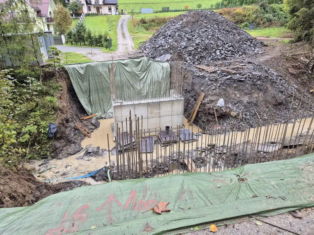 Gmina Łapsze Niżne inwestuje w drogi i mosty. Nowe nawierzchnie betonowe i mosty w budowie