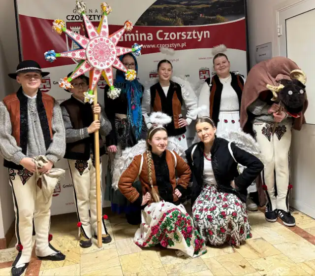 Mali Maniowianie z kolędą na zakończenie roku w Czorsztynie