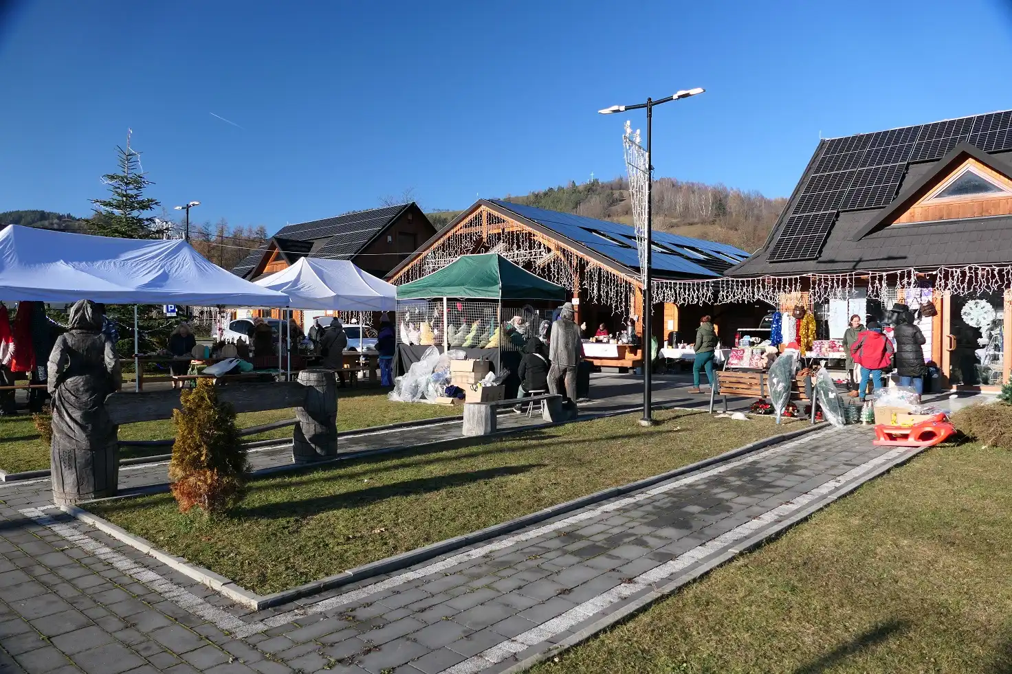 6. Ochotnicki Jarmark Bożonarodzeniowy już za nami. Rękodzieło i lokalne smaki na jarmarku w Ochotnicy