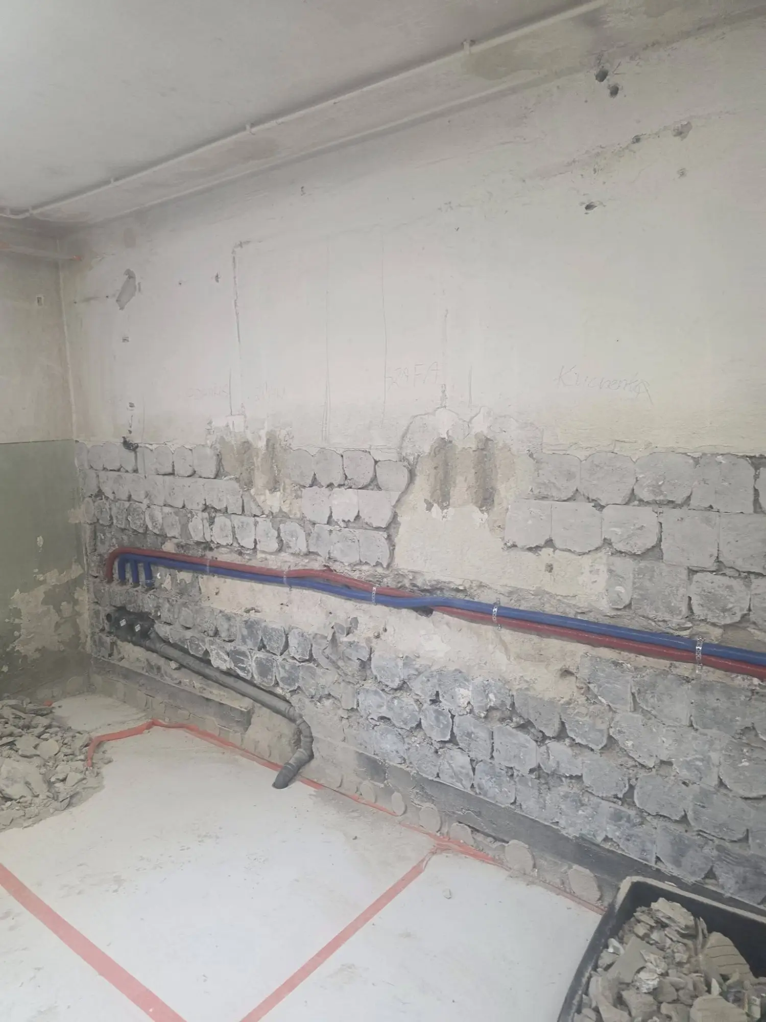 : Nie jest to zwykły remont szkoły. W Krośnicy powstaje miejsce schronienia