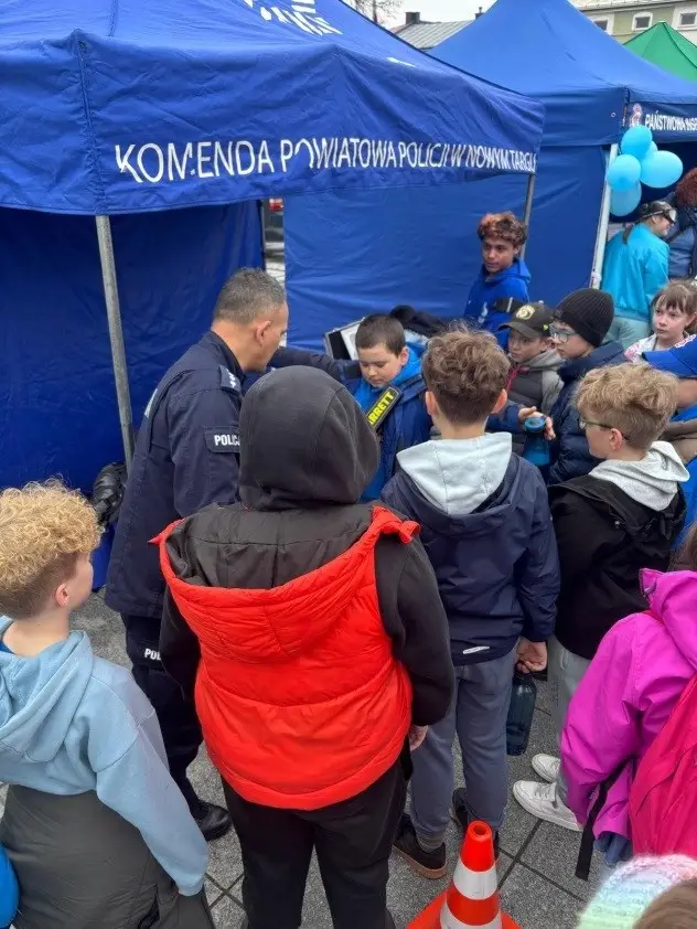 Policjanci z Nowego Targu włączyli się w obchody Dnia Świadomości Autyzmu