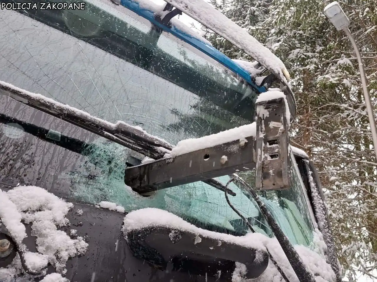 Trudne warunki na Podhalu. Zakopiańska Policja apeluje o ostrożność