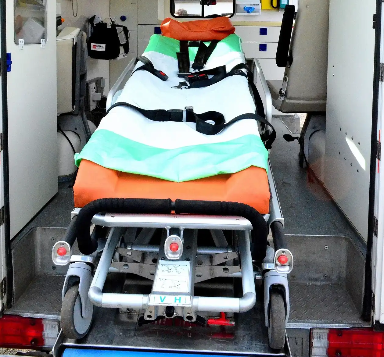 Zakopane: Awantura na SOR, mężczyzna zniszczył karetkę i pobił ratowników