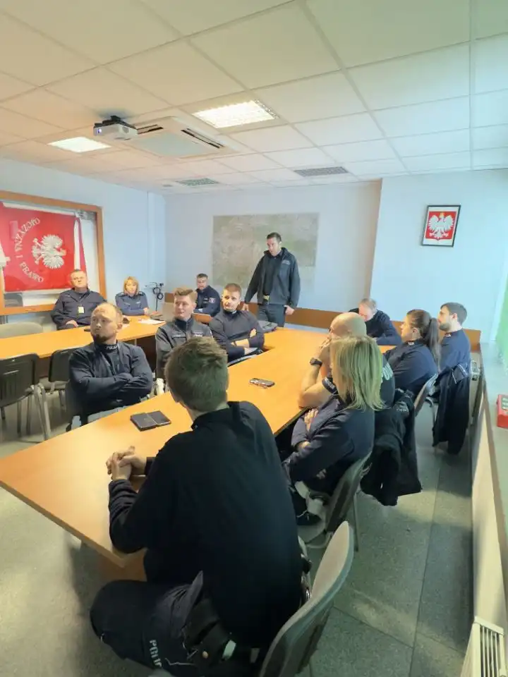 Policjanci z Nowego Targu doskonalili wiedzę o transporcie drogowym