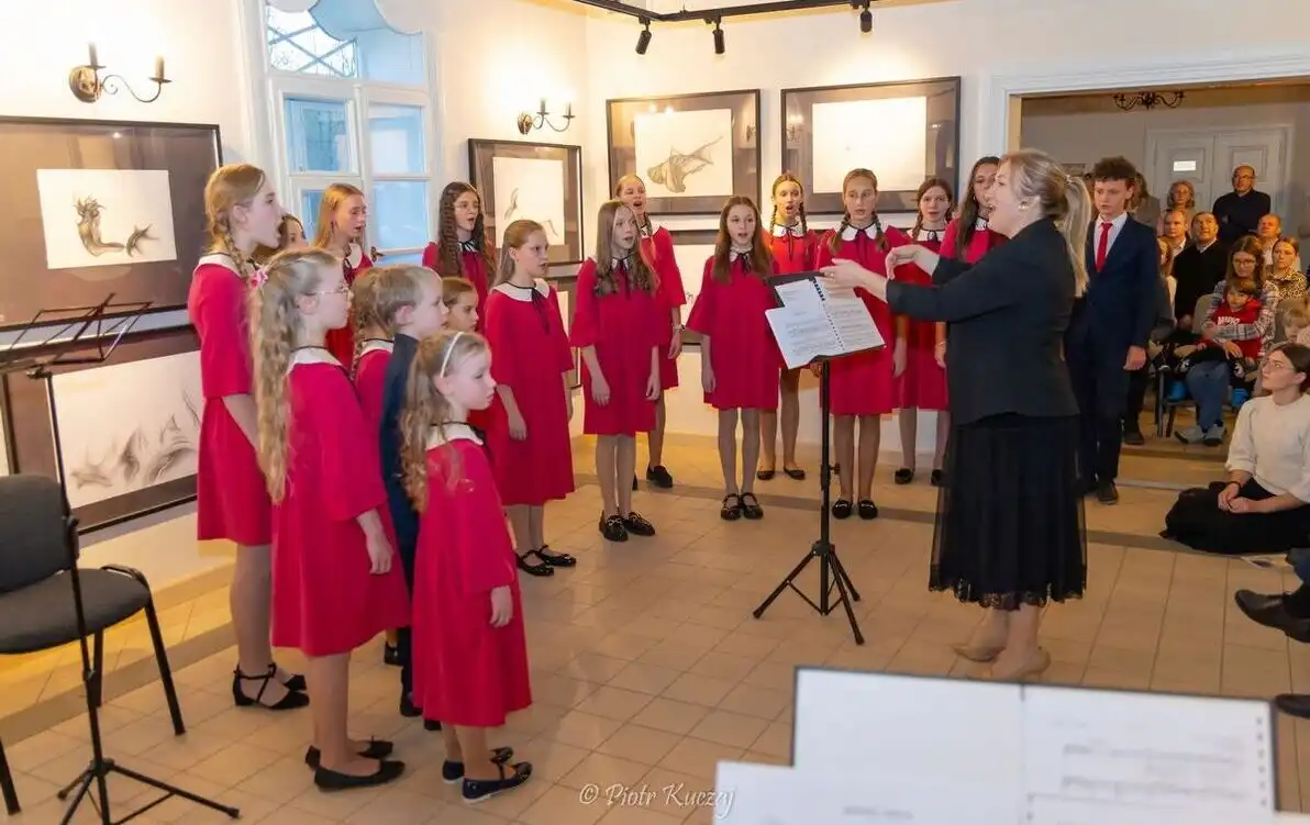 Dzieci śpiewały Lutosławskiego, magiczny wieczór w Galerii Pod Aniołem