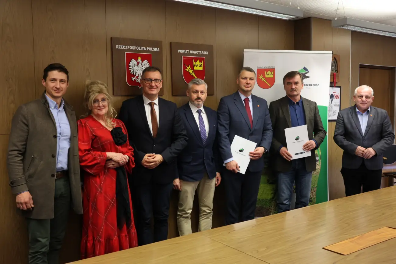 Ponad 2 mln zł na drogę w Pyzówce. Umowa podpisana
