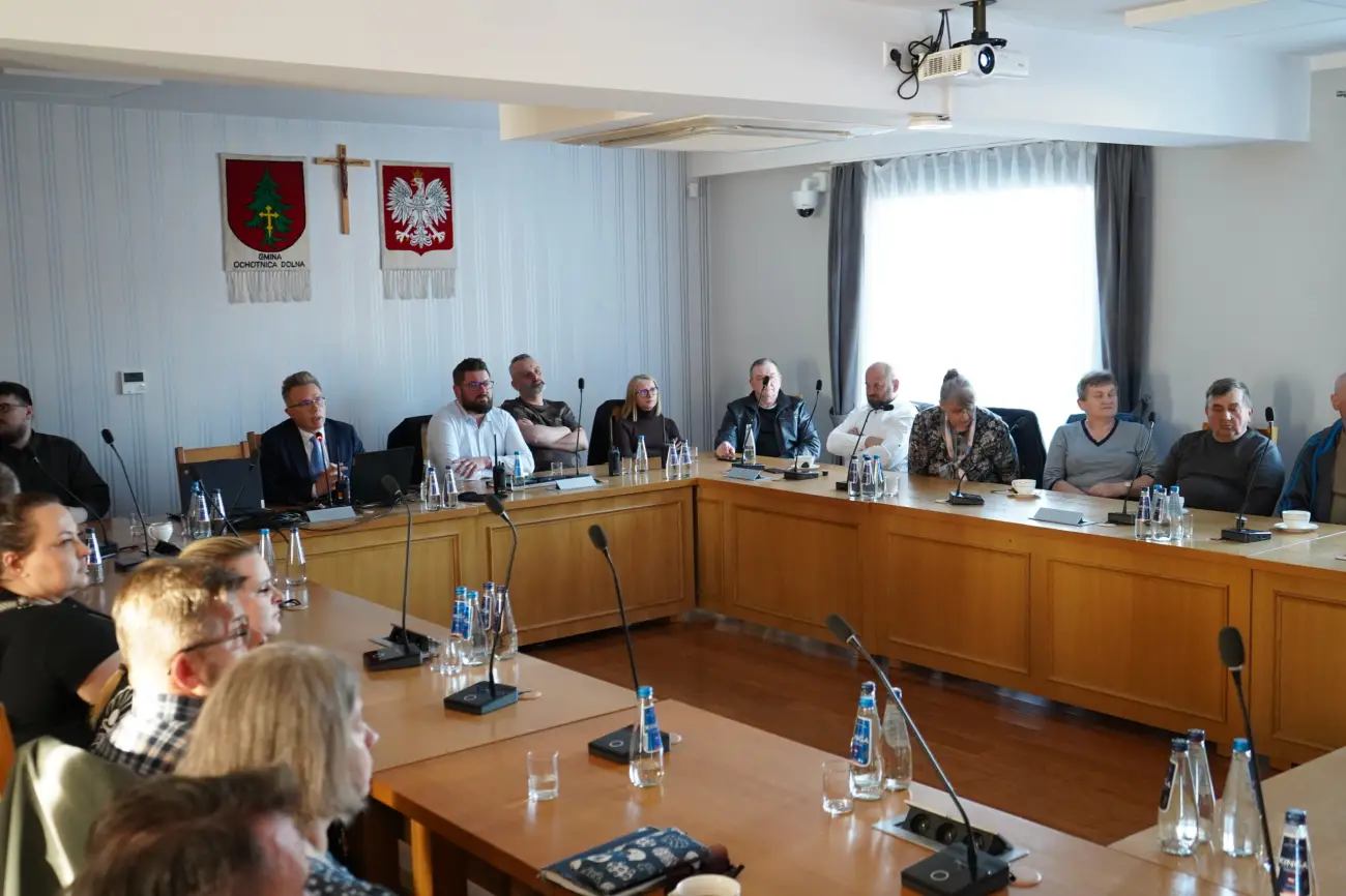 Plecaki ewakuacyjne trafiły do radnych po specjalistycznych szkoleniach