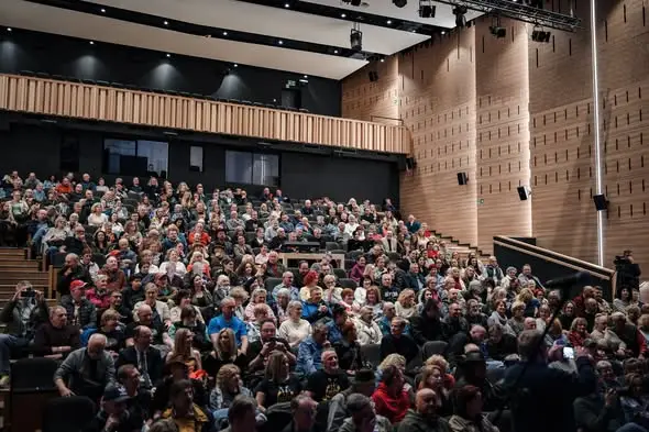 Tłumy w MCK Nowy Targ. Piotr „Lupi” Lubertowicz świętował 40 lat na scenie