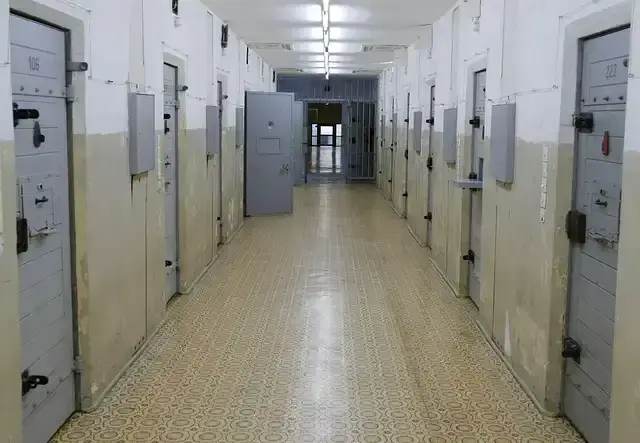 Agresywne zachowanie wobec policjantów i personelu medycznego. Jest areszt dla 45-latki