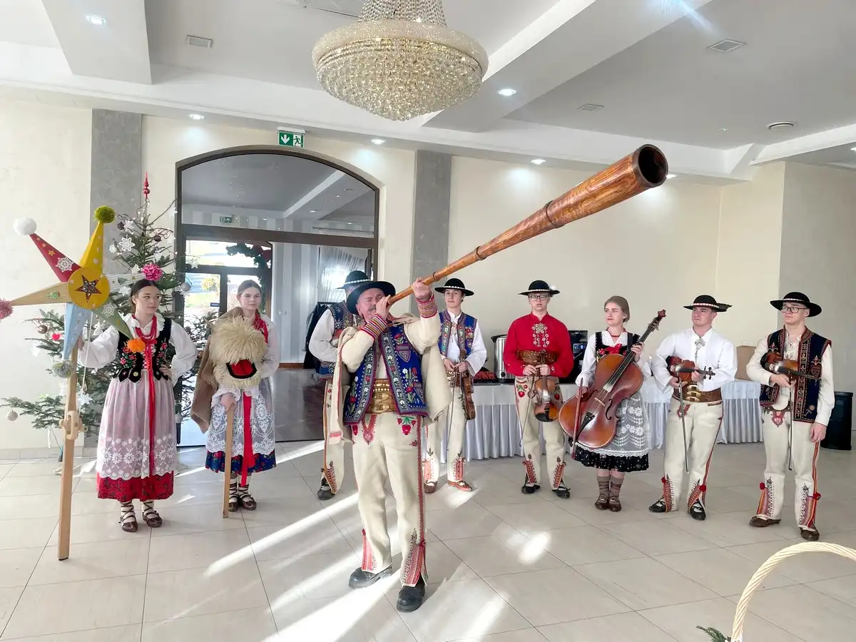 Seniorzy wspólnie przy wigilijnym stole w Krościenku nad Dunajcem