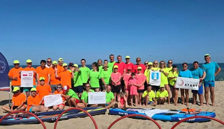 Biegi, skoki, pływanie i SUP-y. Sportowcy z Zakopanego trenowali w Mielnie