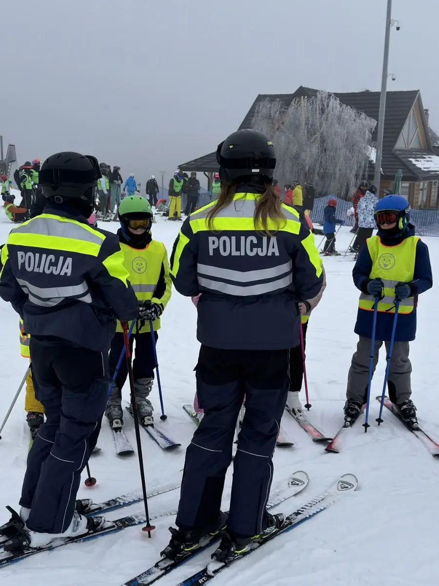 Sezon zimowy pod kontrolą. Policyjne patrole na trasach narciarskich
