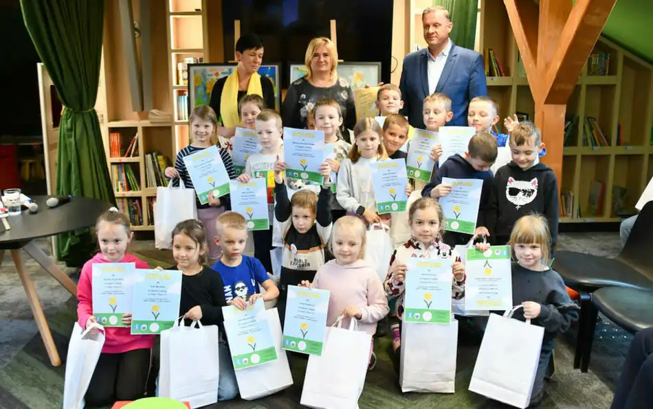 Żółty żonkil rozkwitł w zakopiańskiej Mediatece. Konkurs plastyczny pod hasłem „Symbol Nadziei” rozstrzygnięty