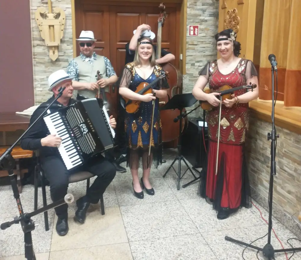 Muzyka, humor i eliksir pomyłki. Sobotni wieczór w Łopusznej