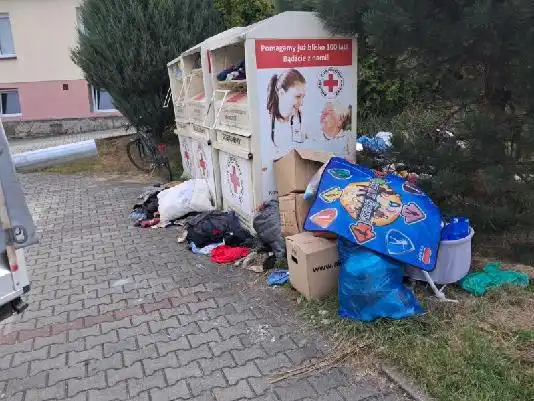 Zostawiasz śmieci przy kontenerach PCK? Szykuj się na mandat