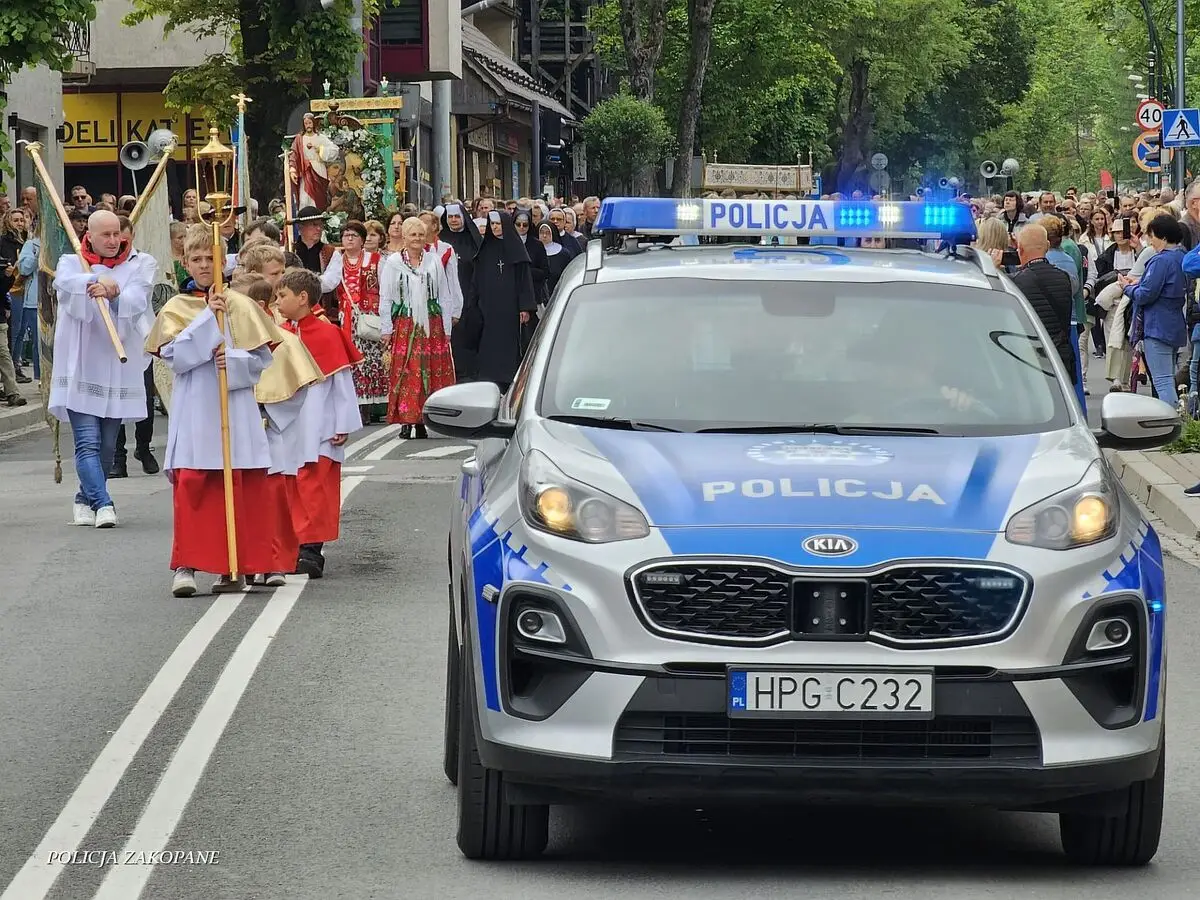 Długi weekend na Podhalu. Policja przypomina o zakazie dla ciężarówek i apeluje o rozwagę