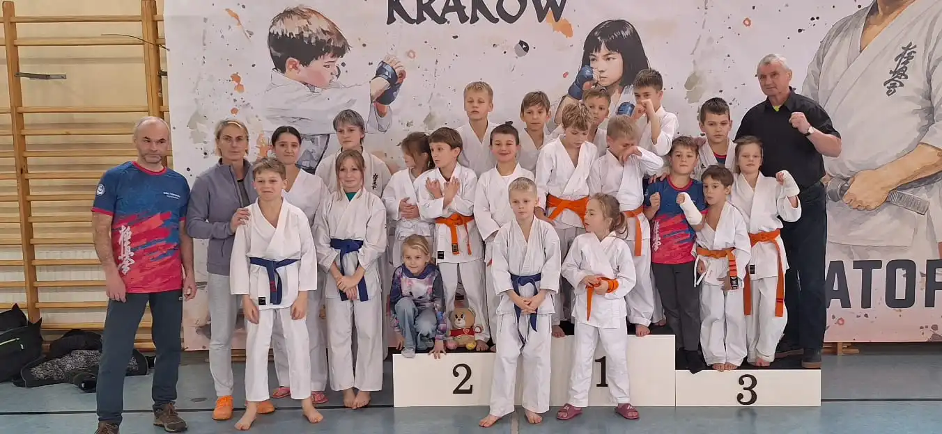 Mikołajkowy Turniej Karate w Krakowie: sukcesy młodych zawodników Yokozuny Nowy Targ