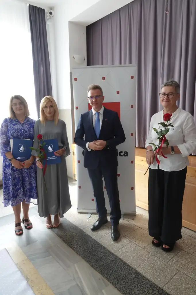 Pięciu nauczycieli z Gminy Ochotnica Dolna otrzymało awans zawodowy