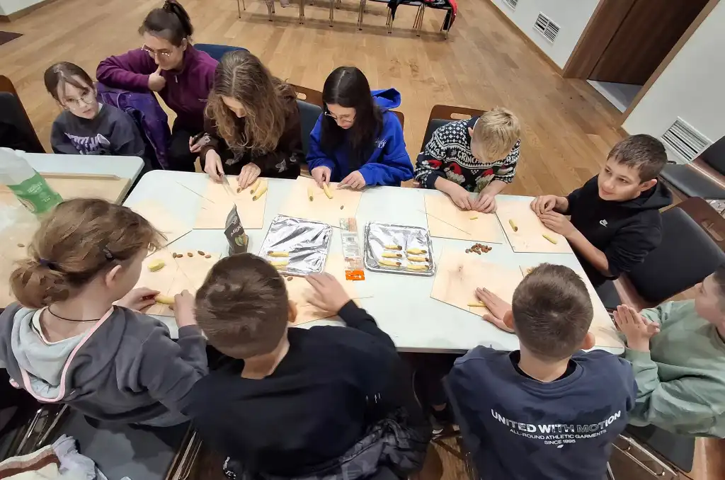 Paluchy wiedźmy, glina i śmiech. Kreatywne andrzejki w CKiP w Krościenku nad Dunajcem