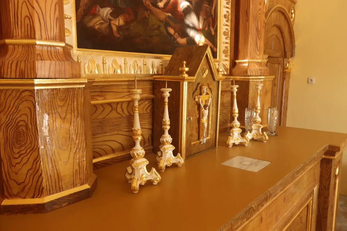 Zabytkowa kaplica przy cmentarzu Szalayowskim w Szczawnicy po kompleksowej renowacji