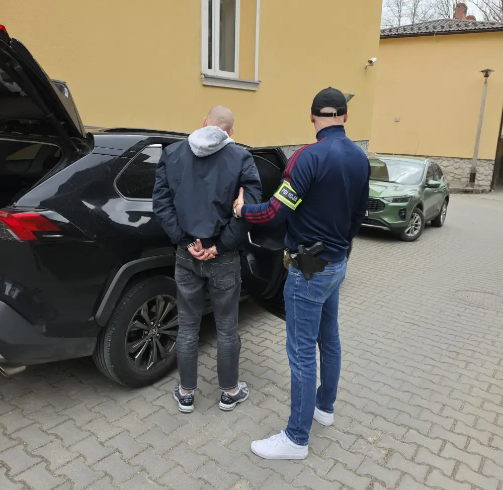 Wyszedł „na papierosa” i okradł kolegę. Policja zatrzymała 29-latka