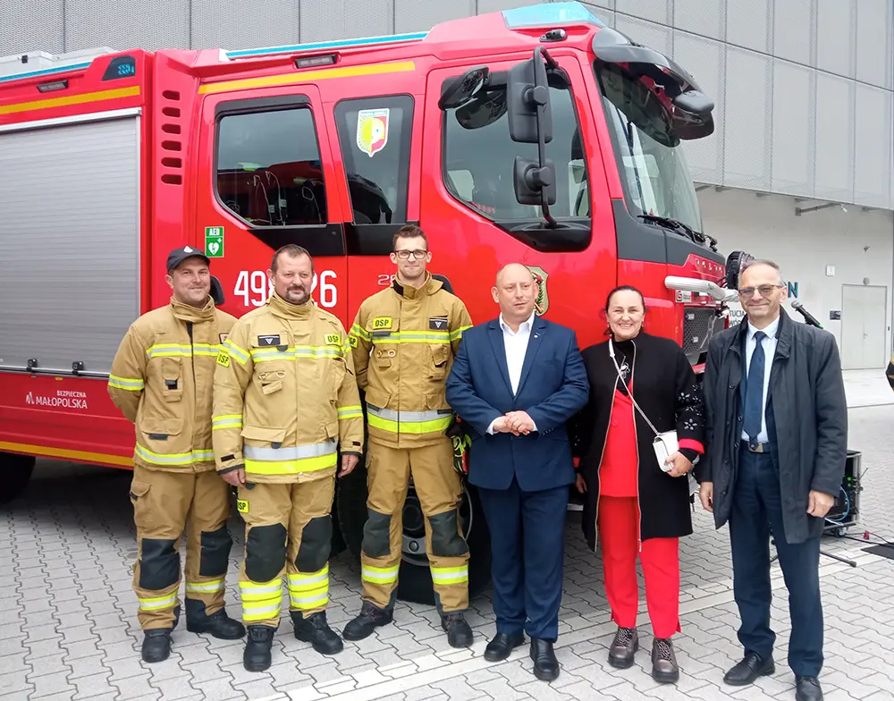 Nowy wóz dla OSP Ponice. Strażacy odebrali nowoczesne Volvo