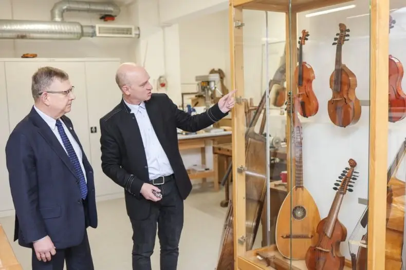 Władze województwa wspierają jubileusz legendarnego liceum plastycznego