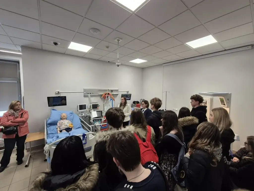 Nauka w praktyce. Licealiści odwiedzili Akademię Nauk Stosowanych