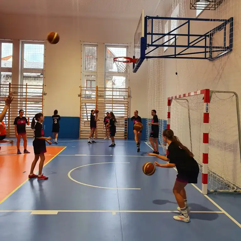 Koszykarki z Maniów bezkonkurencyjne. Pewny awans do zawodów powiatowych