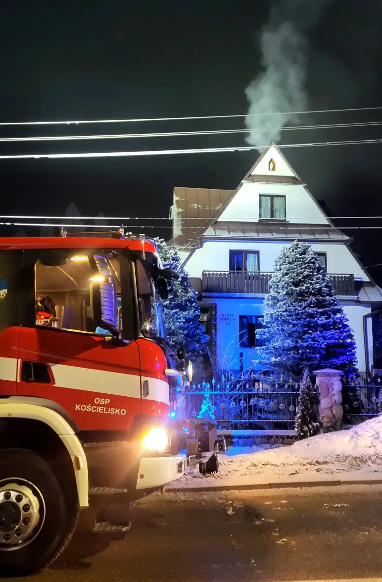 Kościelisko: Strażacy walczyli z pożarem sadzy w kominie