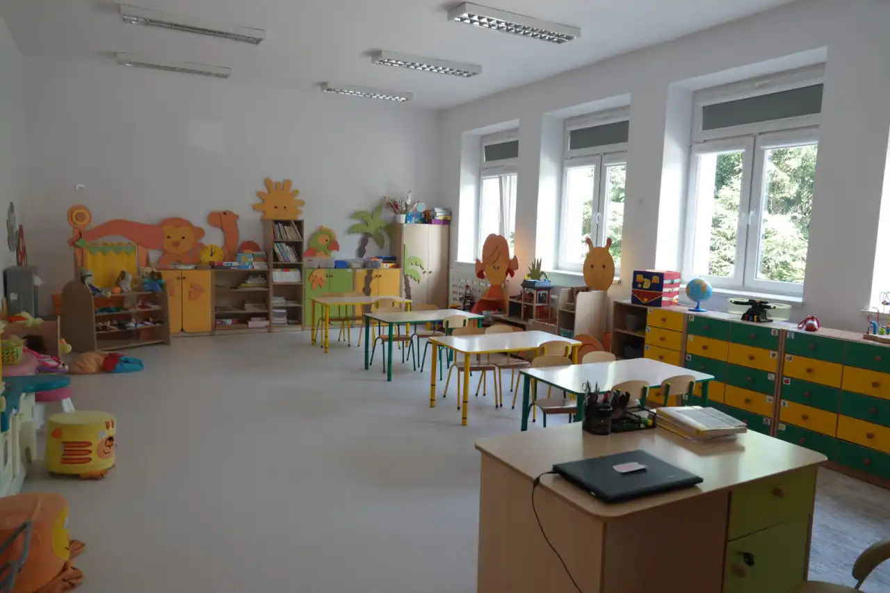 Bezpieczeństwo przede wszystkim: Szkoła w Ochotnicy Dolnej po modernizacji